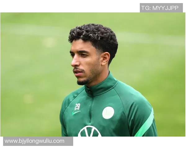 从默默无闻到闪耀绿茵足球明星成名前的奋斗与坚持之路