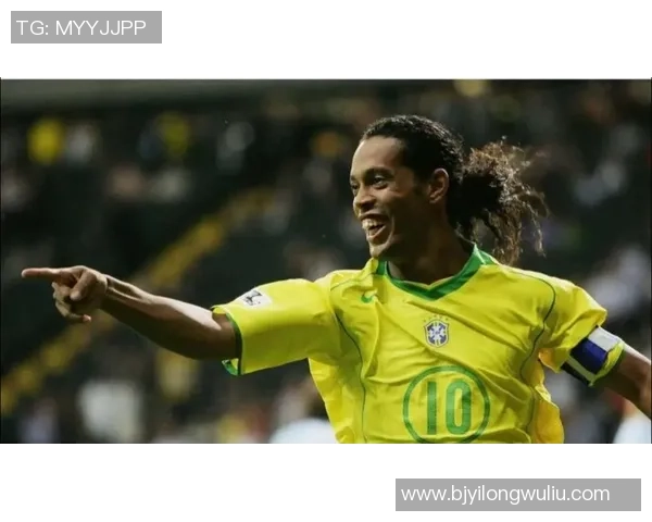 足球明星们对小罗的喜爱与崇拜背后的故事与影响 足球明星们对小罗的喜爱与崇拜背后的故事与影响