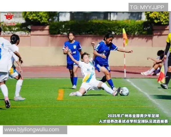 退役足球明星齐聚一堂重温绿茵岁月展现传奇风采与激情对决 退役足球明星齐聚一堂重温绿茵岁月展现传奇风采与激情对决